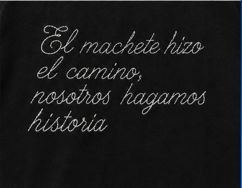 "El machete hizo el camino, nostros hagamos historia" (Bordado) Crop Top
