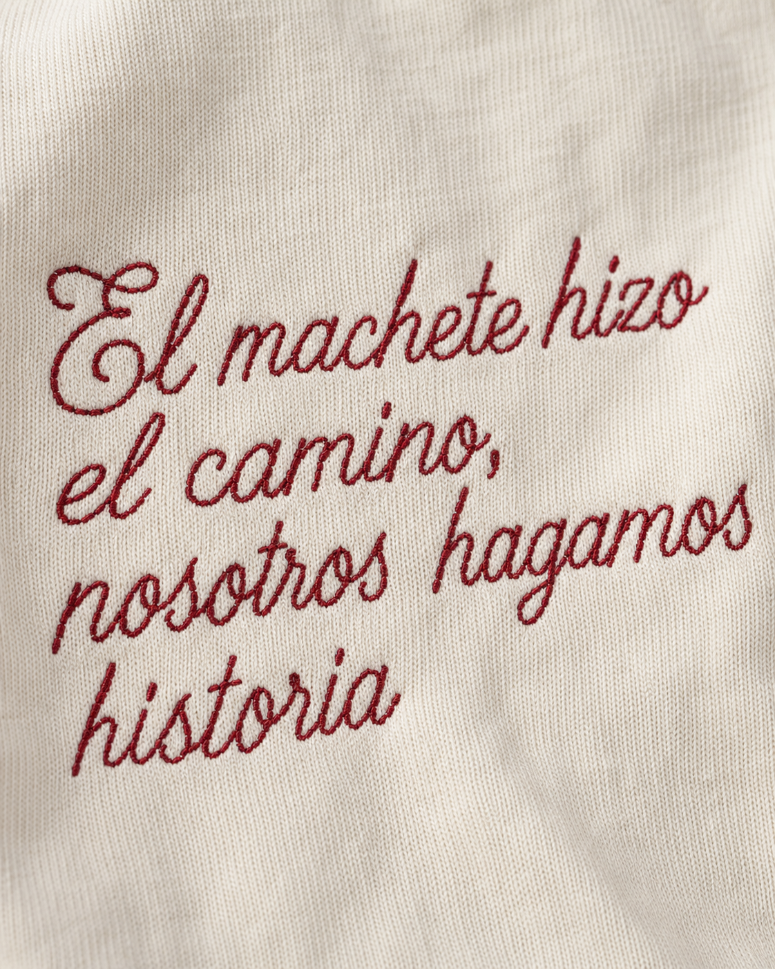 "El machete hizo el camino, nosotros hagamos historia" (Bordado)